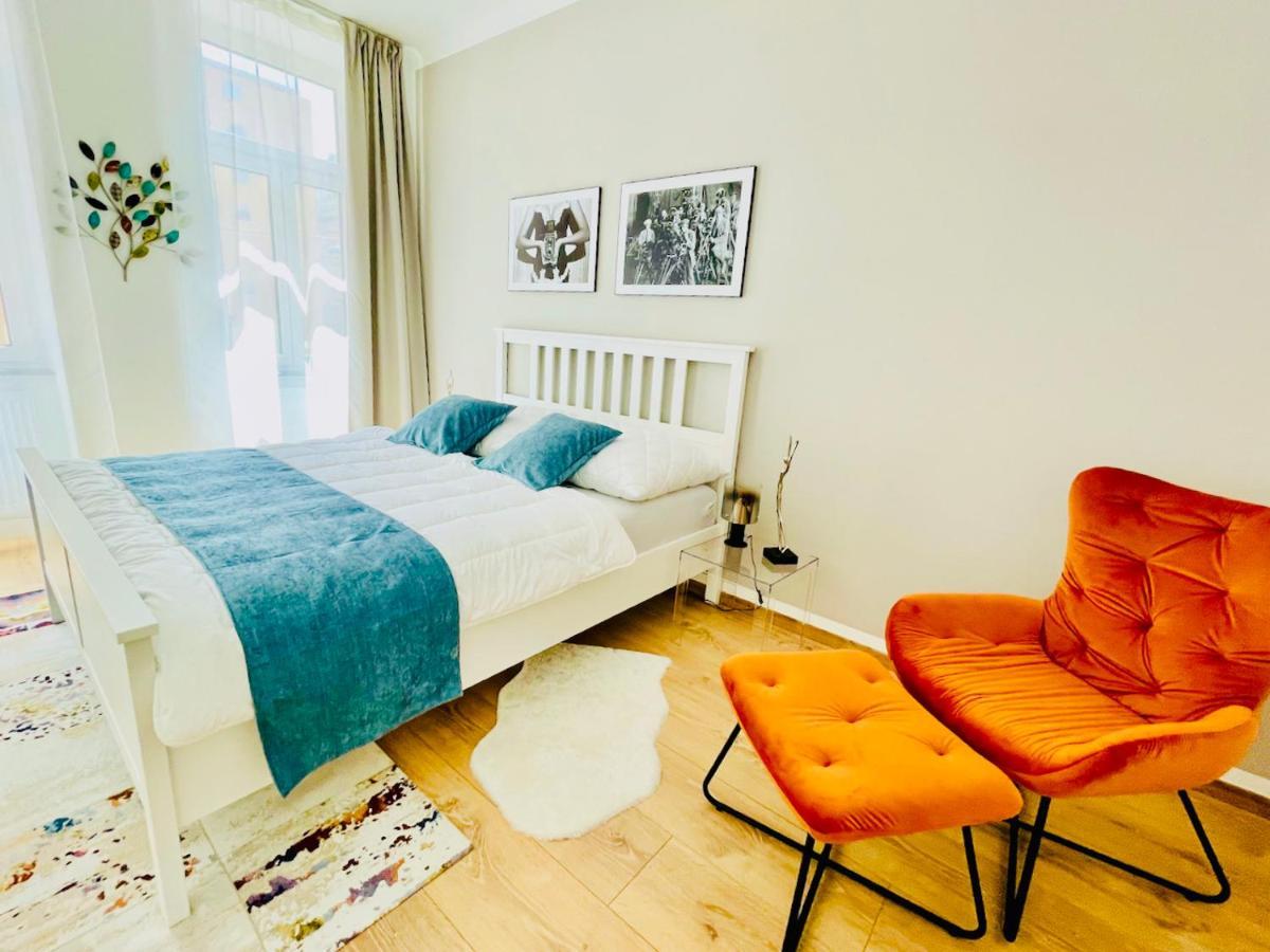 Colorful & Quiet In Beautiful Viennese Building * Wenen