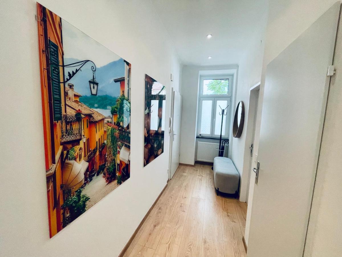 Appartement Colorful & Quiet In Beautiful Viennese Building Wenen